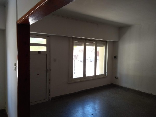 Retasada Venta Casa 2 Hab calle Viamonte con renta 