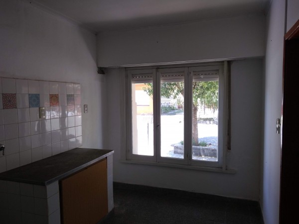 Retasada Venta Casa 2 Hab calle Viamonte con renta 