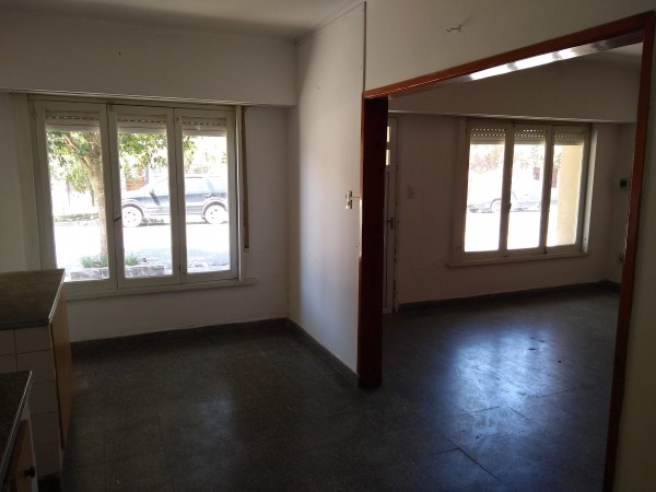 Retasada Venta Casa 2 Hab calle Viamonte con renta 