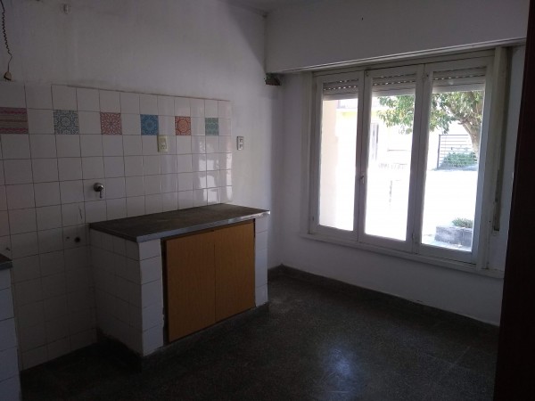 Retasada Venta Casa 2 Hab calle Viamonte con renta 