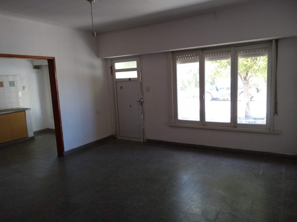 Retasada Venta Casa 2 Hab calle Viamonte con renta 