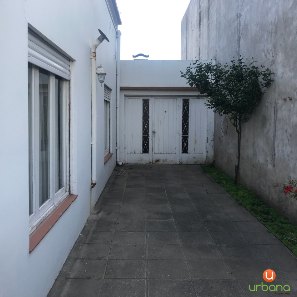 Casa en Barrio Residencial (Gran Lote 10x40)