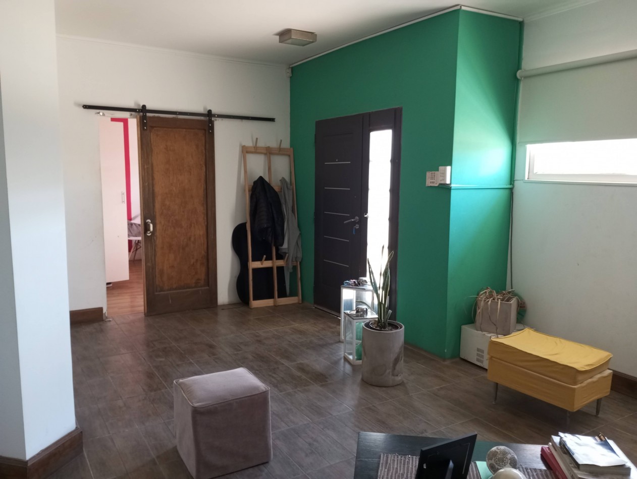 Casa sobre Av 12x50 con galpon