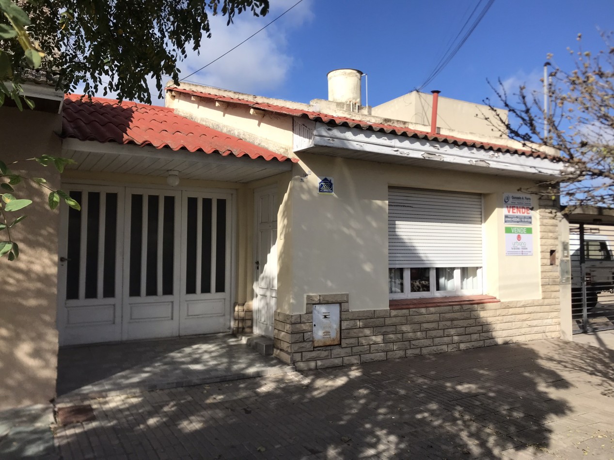 Casa 2 hab x calle Saenz Peña